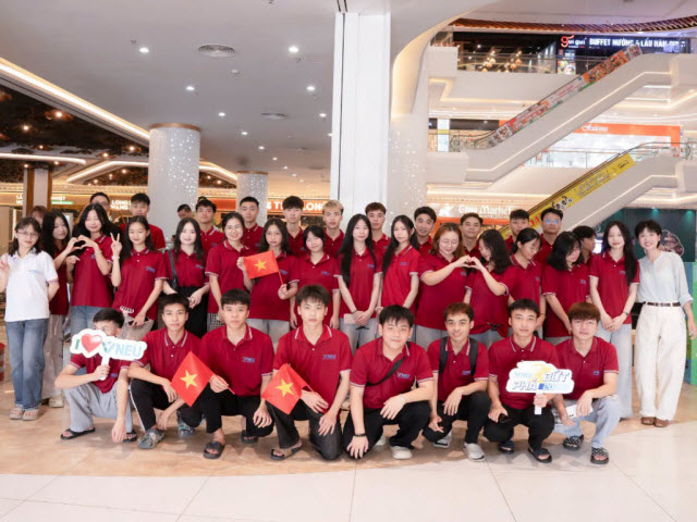 VNEU tổ chức hoạt động ngoại khóa 2/9: Người đi trước giữ nước, thế hệ trẻ viết tiếp tương lai